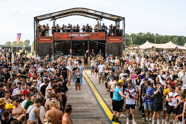 Zone 3 beim Open Beatz Festival 2026 — Eingangsbereich des Open Beatz Festivals am Tag